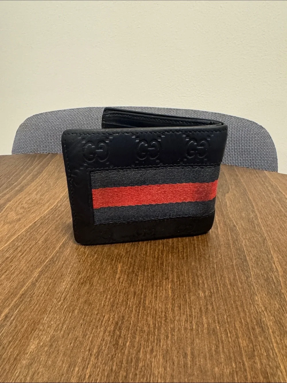 Gucci Black Leather Bi-Fold Wallet with Navy Blue/Red Stripe